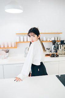 [Loozy] Sonson (손손) – Nude Apron