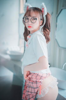 DJAWA Photo – Son Ye-Eun (손예은) – Cute Pink