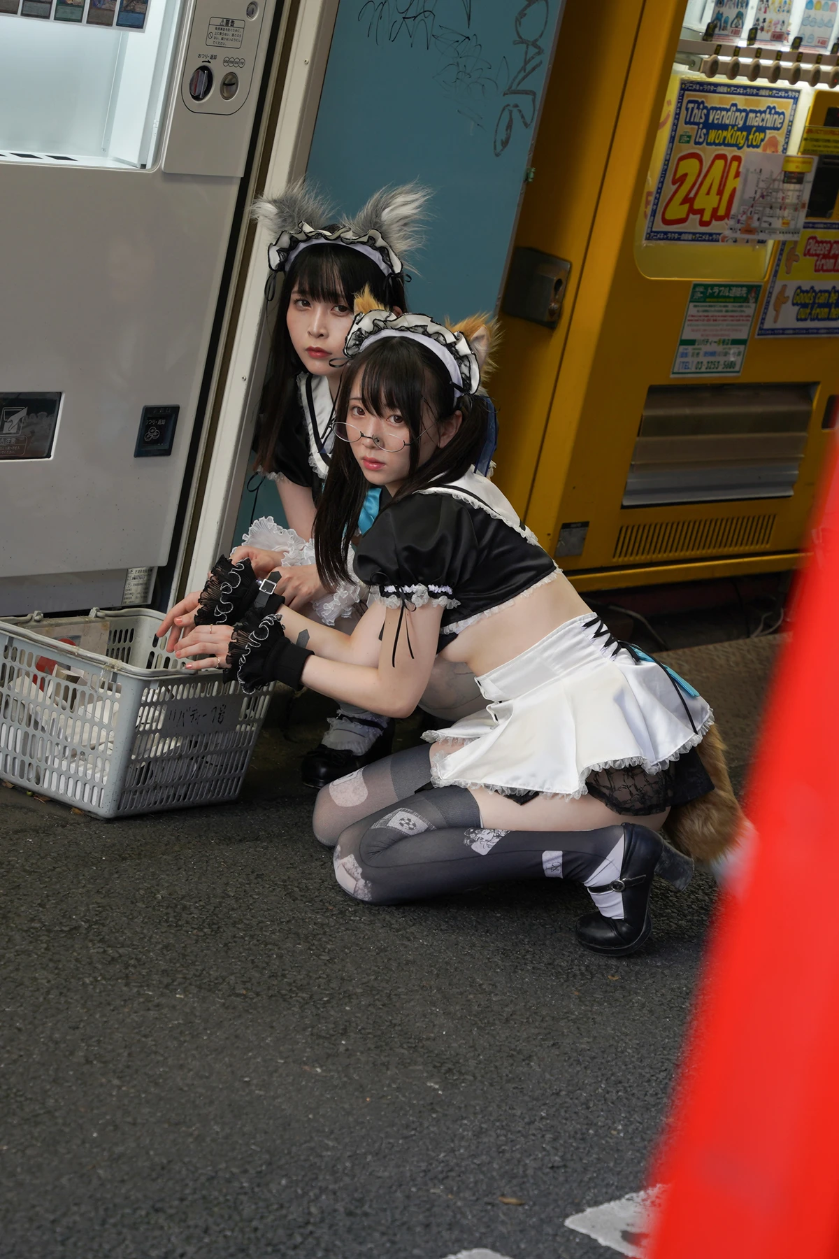 Sui Utatane うたたね翠, Mizuna Shione 水那しおね, 写真集 「野生のメイドがあらわれた！」 Set.02