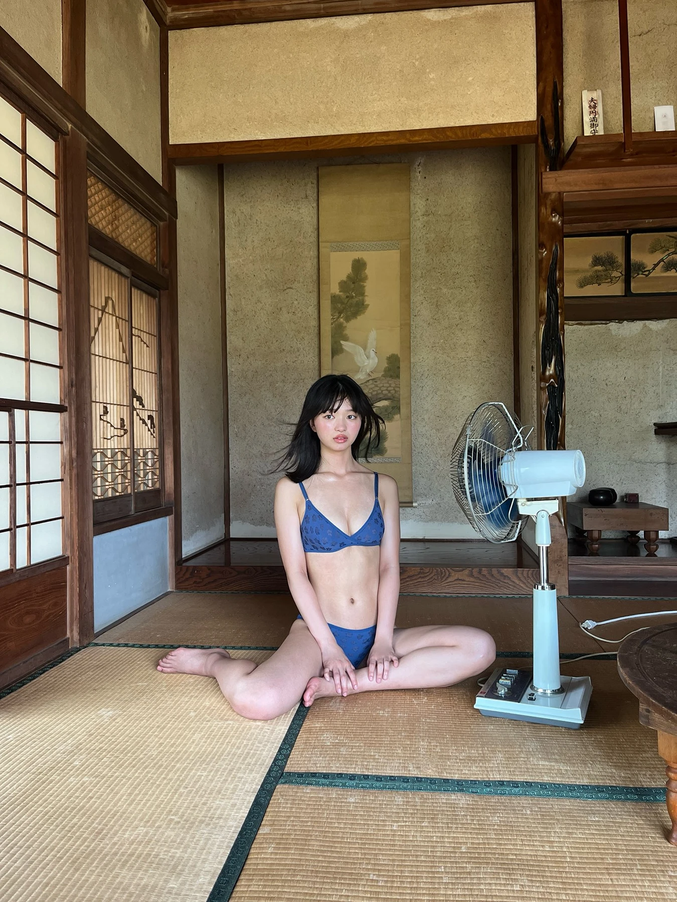 Hina Makino 蒔埜ひな, Young Jump 2025 No.42 (ヤングジャンプ 2025年42号)