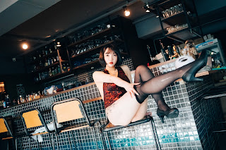 [Loozy] Son Ye-Eun (손예은) – Tainted Love Bar