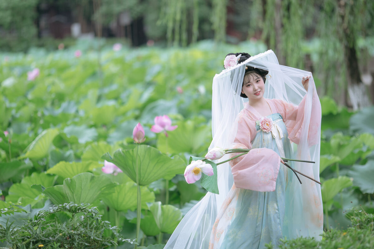 YiTuYu艺图语 Vol.8519 子小浔 (29P)