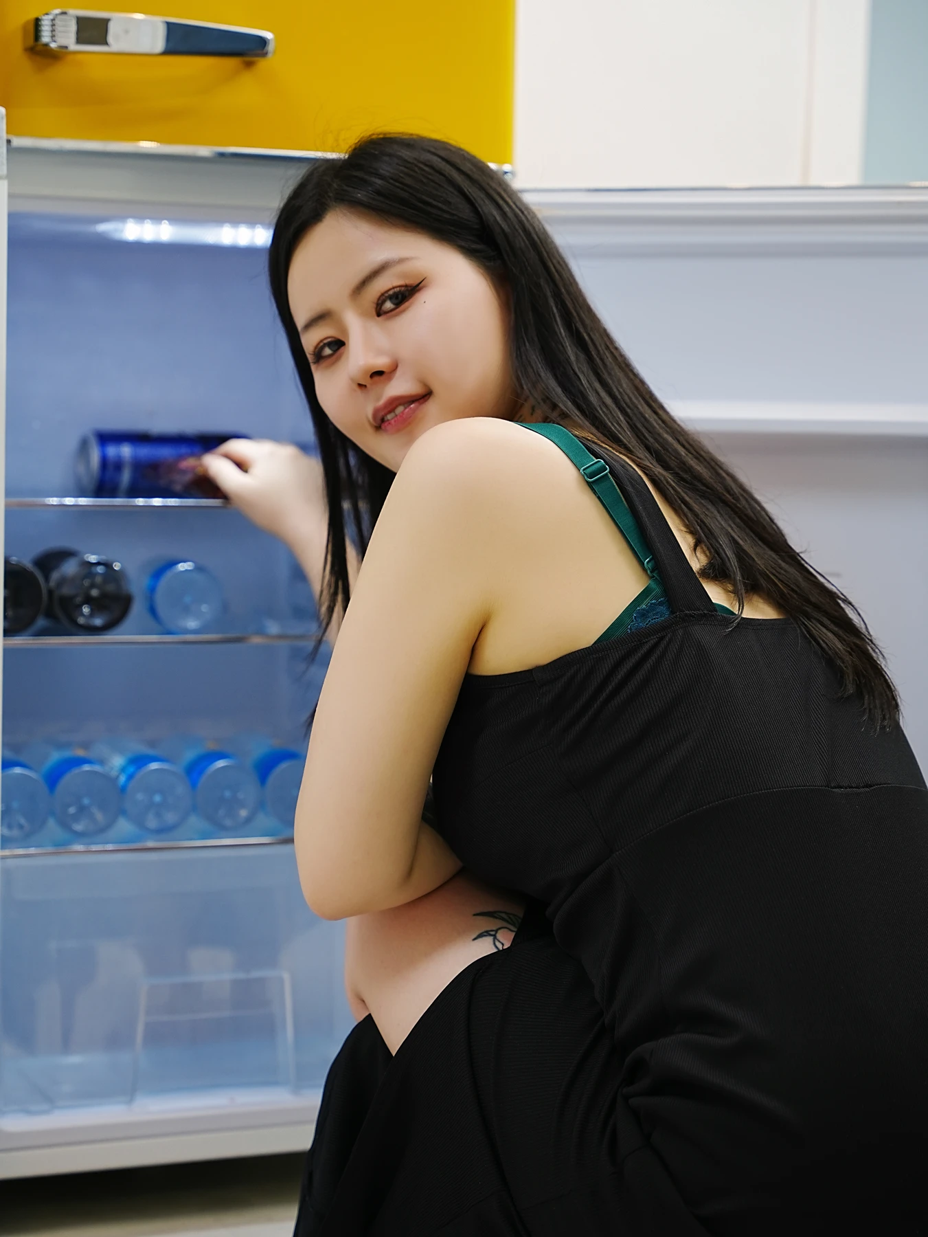 Choi Ri 최리, Photobook Vol.02 「Missy Look」 Set.01