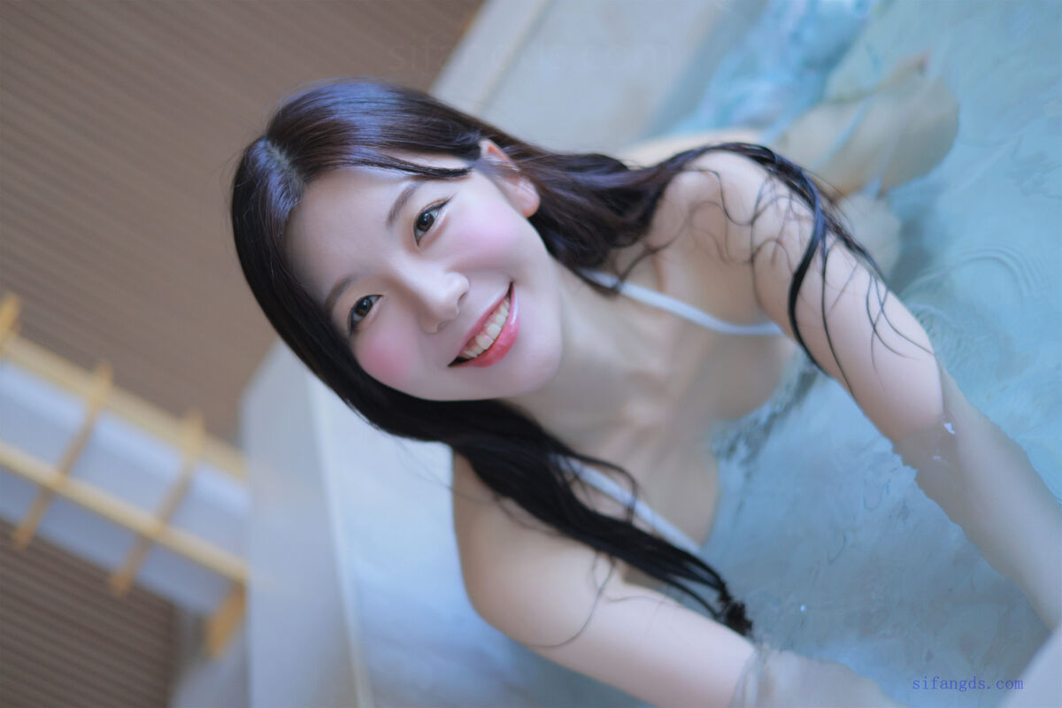 쏘블리 @leeesovely – Cherry Blossom Bikini