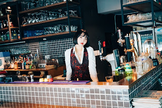 [Loozy] Son Ye-Eun (손예은) – Tainted Love Bar