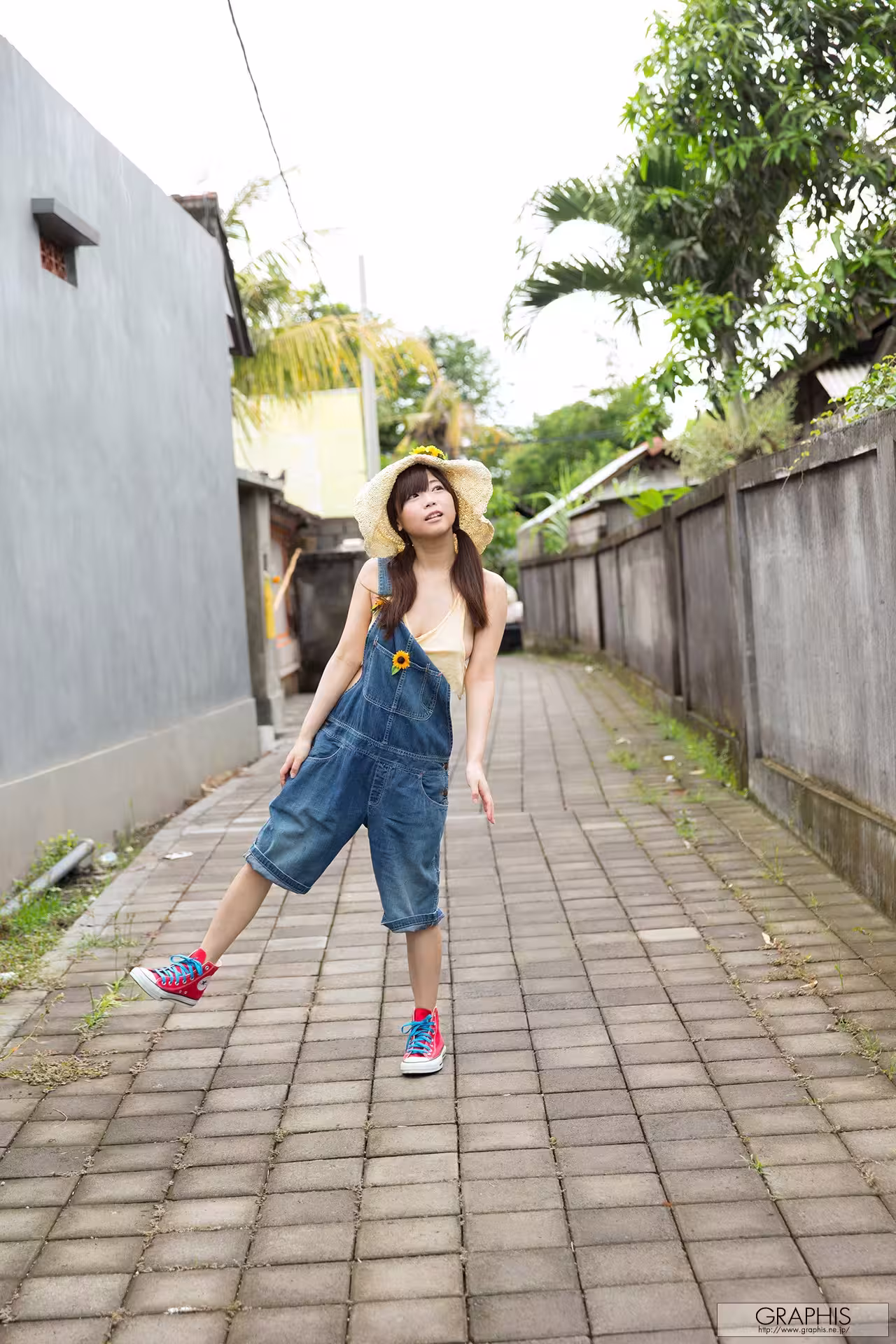 [羽咲みはる] 露出飽滿美乳 散發出誘人的魅力 (18 Photos)