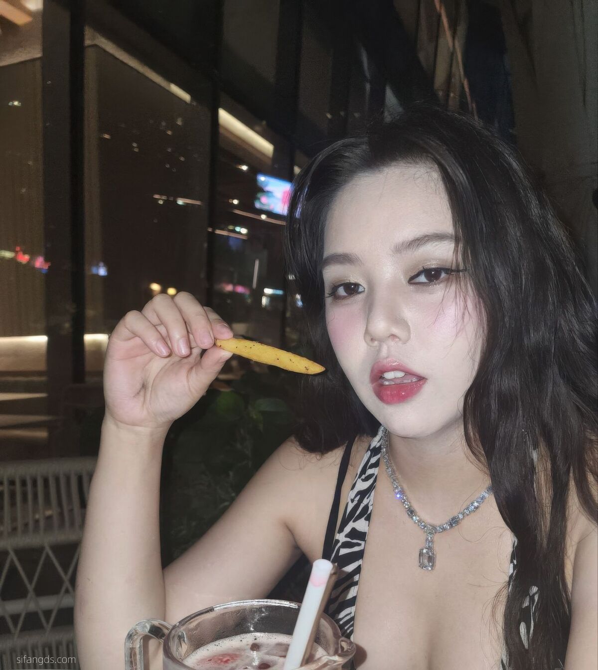 Sha Le Mei Xiao Cang Lao Shi 莎乐美小苍老师 – 网红外围 最新私密群门槛福利 Part03 (61P)