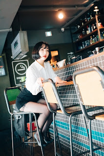 [Loozy] Son Ye-Eun (손예은) – Tainted Love Bar