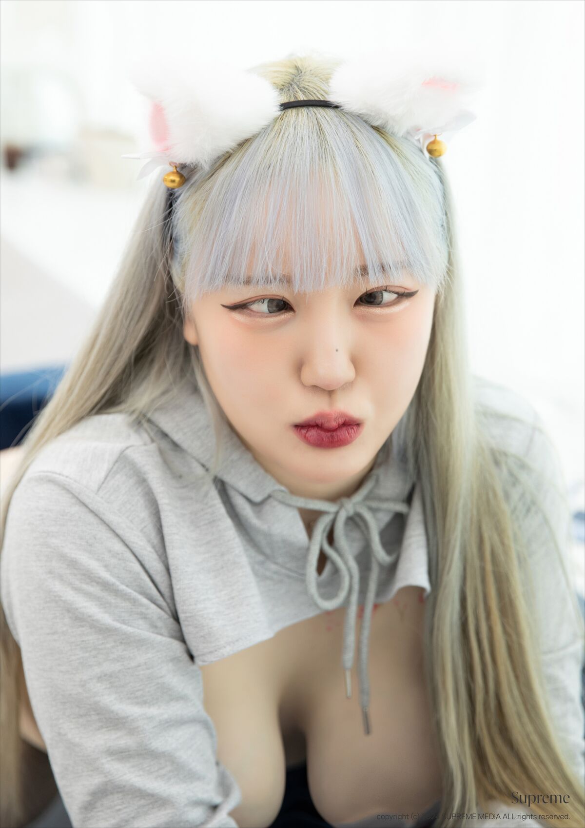Supreme No.02 – Clare