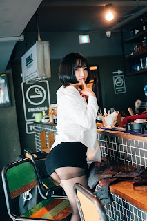 [Loozy] Son Ye-Eun (손예은) – Tainted Love Bar