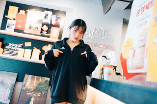 [Loozy] Sonson (손손) – Cinema Girl (+S.Ver)