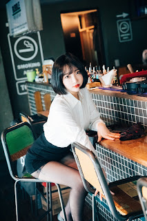 [Loozy] Son Ye-Eun (손예은) – Tainted Love Bar