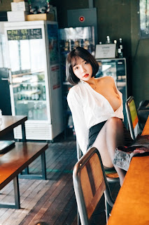 [Loozy] Son Ye-Eun (손예은) – Tainted Love Bar