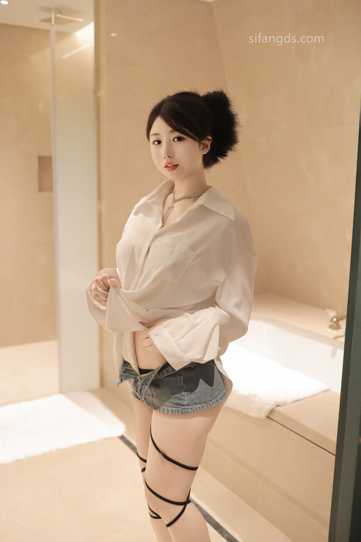 XR Uncensored Chen Xiao Hua 陈小花 – R18 秀人网模特 浴室中的激情 Part01 (47P – 8V)