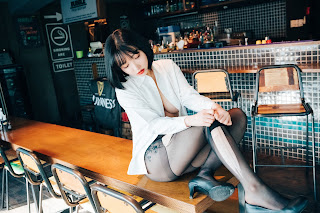 [Loozy] Son Ye-Eun (손예은) – Tainted Love Bar