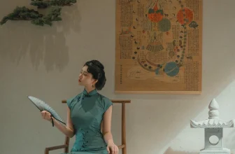 網絡美女年年Nnian海上花主題性感古風旗袍露白色內衣配黑絲吊襪秀完美身材誘惑寫真80P