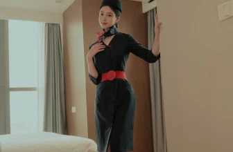 年年Nnian – 空姐[125MB-45photos]