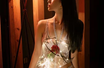 [cosplay] 年年 – 純粹的欲望女友[130MB-39photos]