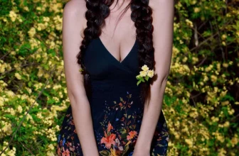 The beauty is so beautiful among the flowers! Martina Mink (117 Photos)