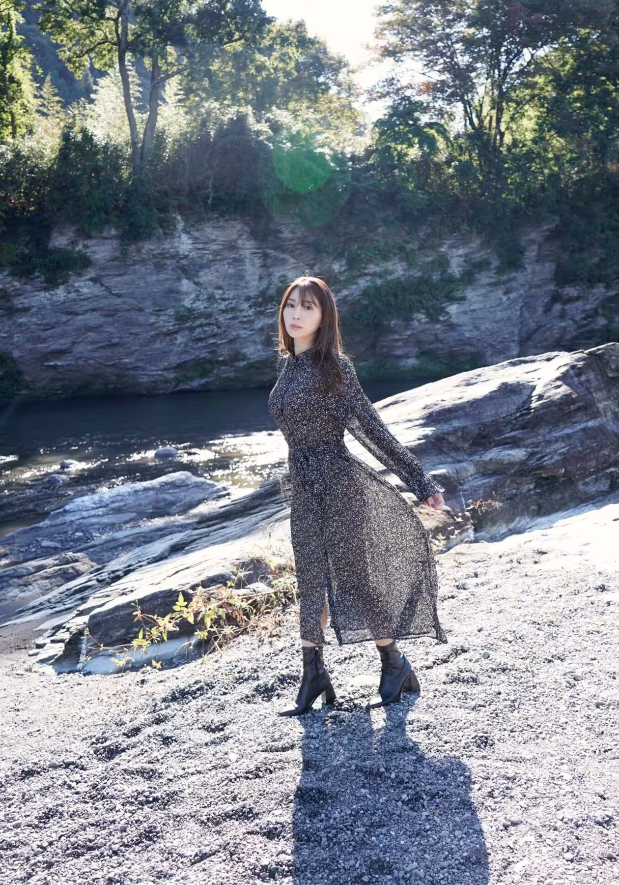 [森咲智美] 完美胸型比例誘惑曝光 (24 Photos)