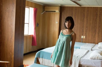 [湊莉久] 纖細窈窕好白嫩 邪惡視角火辣 (34 Photos)