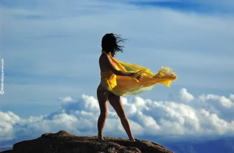 Barbara – Gold & Blue (64 Photos)