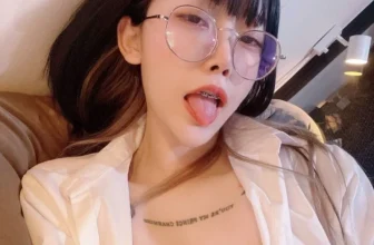 網紅美女不畏寒流秀嫩穴給粉絲看！ (15P)