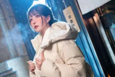 Coser小姐姐星之遲遲不勝酒力的新人後輩主題性感黑色情趣內衣配黑絲襪秀完美身材誘惑…