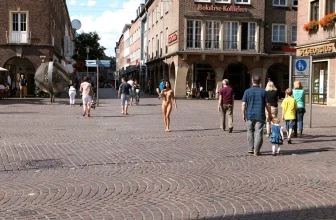Nika V public nude walk in city (195 Photos)