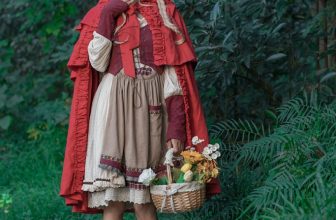 Yaokoututu 咬人小小兔 – Little Red Riding Hood