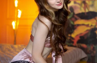 Alice Mido Presenting (104 Photos)