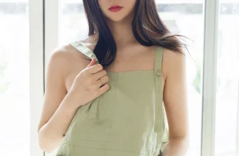 姬紀《窗台》 (20 Photos)