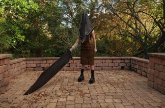 Busy B – Pyramid Head