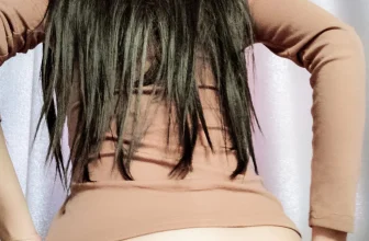 [網紅]麻酥酥喲《棕色露乳上衣黑絲》 (20P)