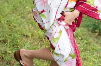 [湊莉久] 飽滿乳量溢出 姣好身材不藏了 (30 Photos)