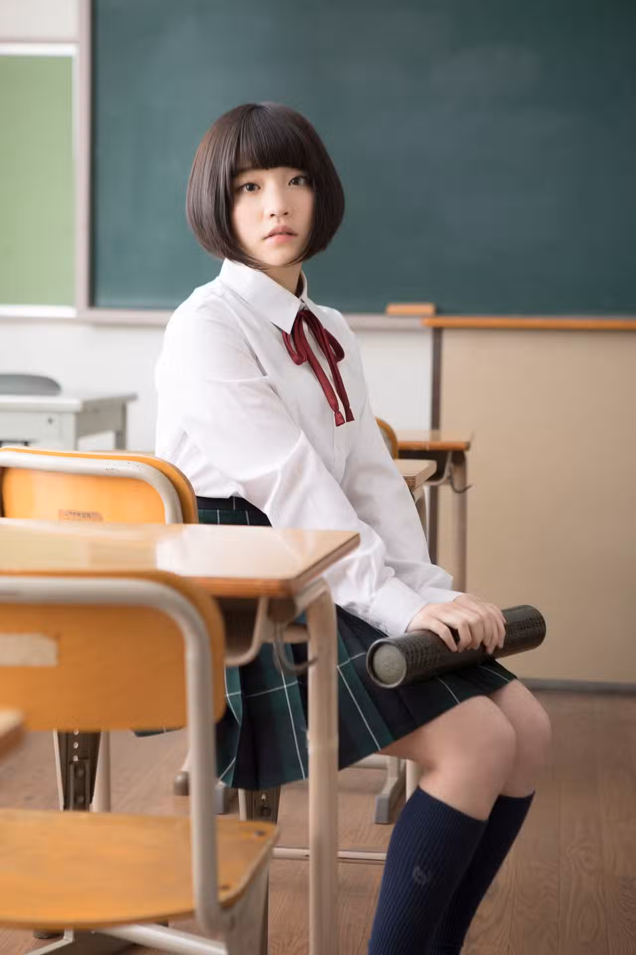 My cousin with lush pubic hair must have a strong sexual desire!  (14 Photos)