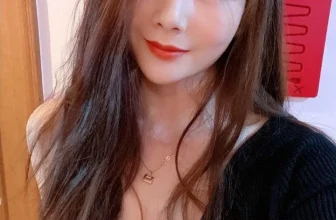 網紅美女的清涼辣拍～胸部好大唷 (10P)