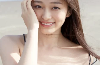 [山地まり] 展現白嫩Body 惹火深溝有夠犯規 (19 Photos)