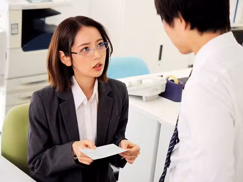 ((動圖)Misaki Kanna我認為一名女會計員工會發現她去了粉紅色的沙龍，責罵她…(29p)