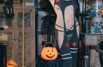 黏黏团子兔（咬一口兔娘）- 万圣节看護士[402MB-40photos]