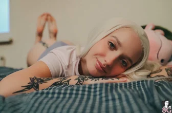 （（Suicide Girls）2025年6月1日 – Thelolaboop – 臥室的眼睛（42p）