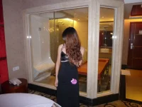 [網路收集]福利姬-669號公主 夜店美女醇酒靡摩夜生活 (64P)