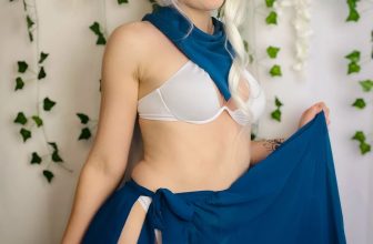 elle.chu – Bikini Pike Trickfoot