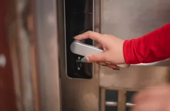 動漫博主洛璃LoLiSAMA隔壁太太主題性感紅色連衣長裙露連體黑絲秀豐滿身材誘惑寫真113P