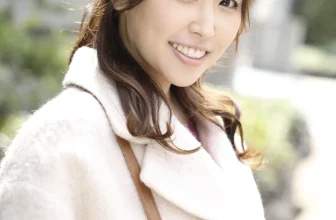 長谷川あい – 淡泊過ぎる生活に息が詰まり気分転換に男を物色する人妻 (63 Photos)