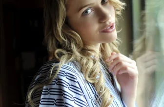 Mia Malkova 楓 (寫真集) Mia Malkova 溫泉之旅 (58P)