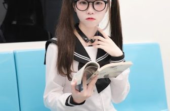 Coser@可可小白兔 電車上の女高中生